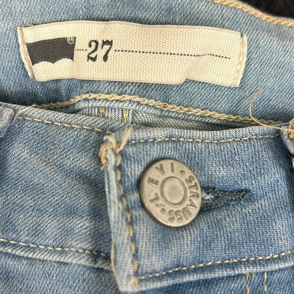 Levi’s 535 Ultra Low Rise Legging Crop NWT Size 27 Light Wash Color Variation - Picture 5 of 11